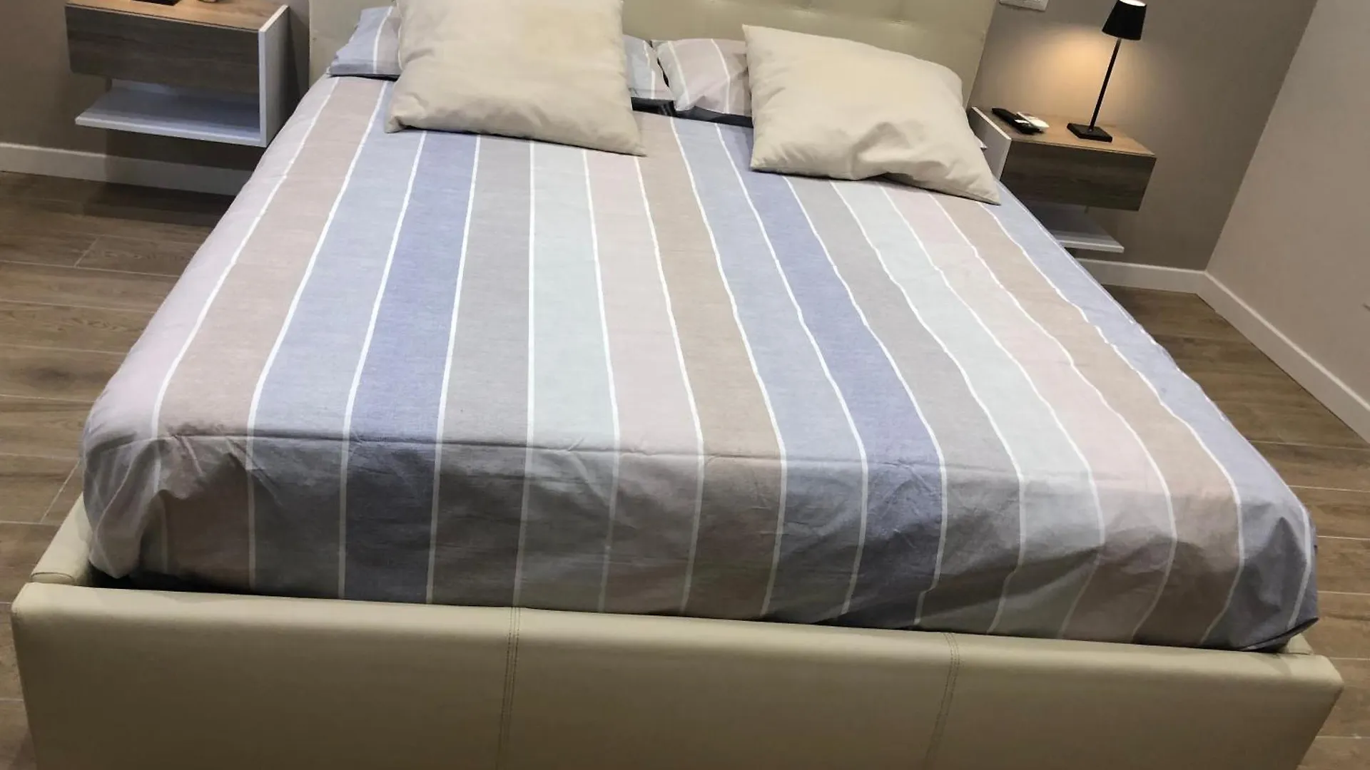 Guest house Pinciano 1Stfloor Luxury Room1 Rome Italy