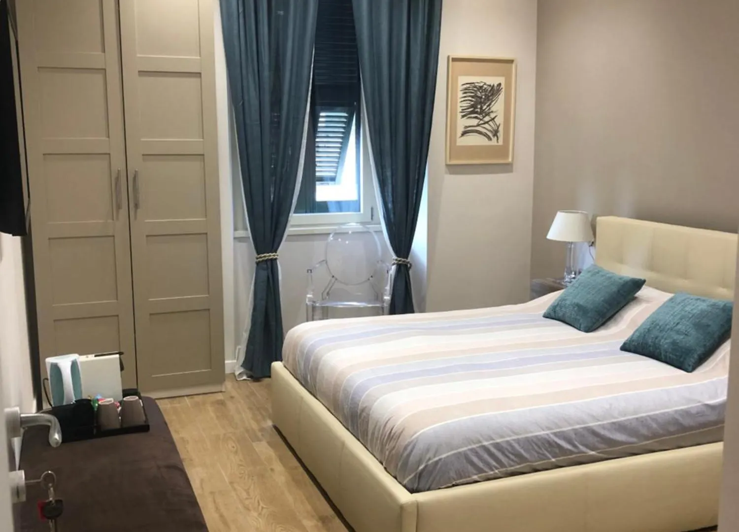 Pinciano 1Stfloor Luxury Room1 contacts